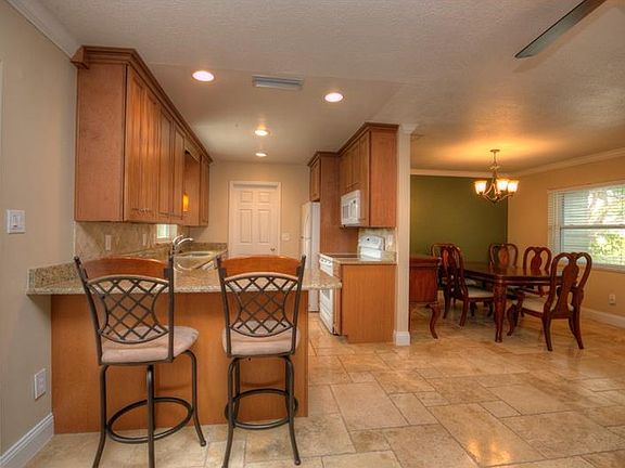 4th image of 3340 Balsam Dr