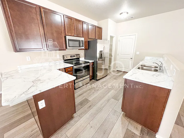 7673 Silver Larch Point — Photo 5
