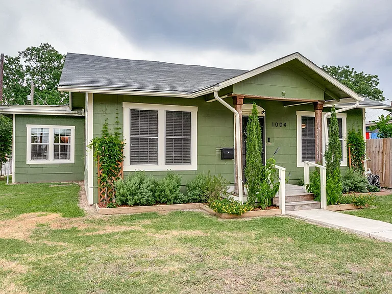 1004 Edison Dr — Photo 3