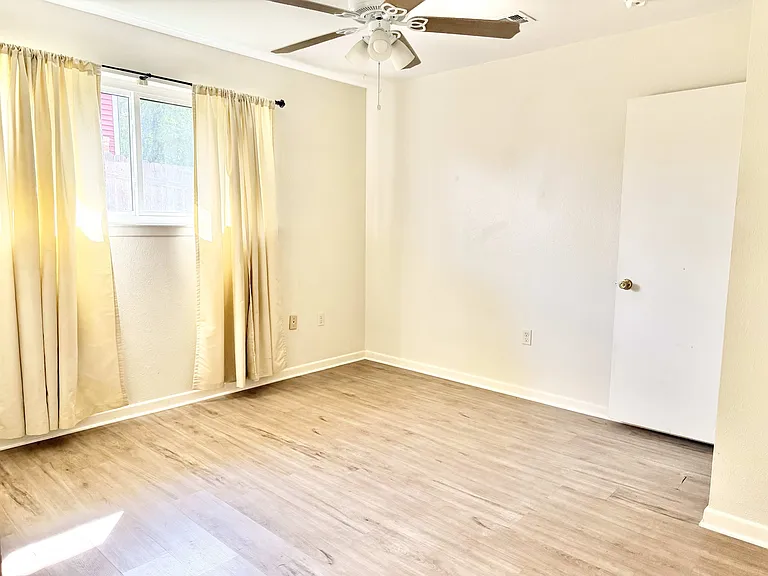 555 Burgin Ave — Photo 6