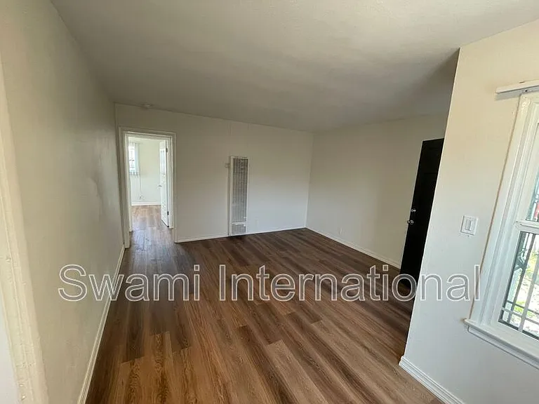 724 W 80th St — Photo 18