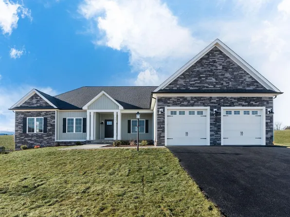 453 Peterson Ln, Waynesboro, VA 22980