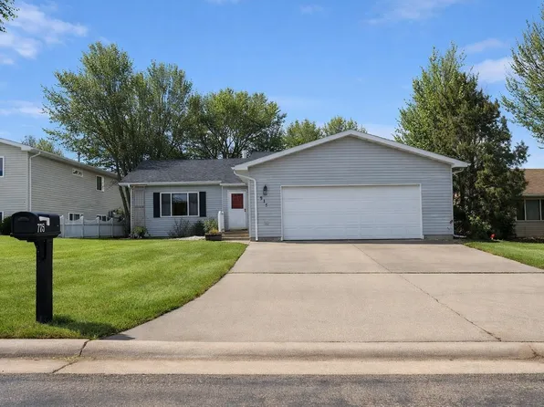 915 25th Ave NW, Minot, ND 58703