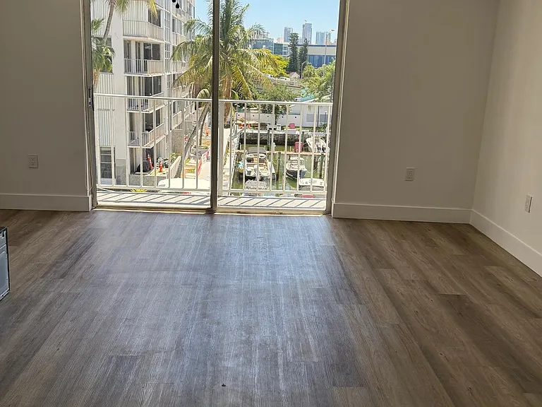1720 NW North River Dr #408 — Photo 12