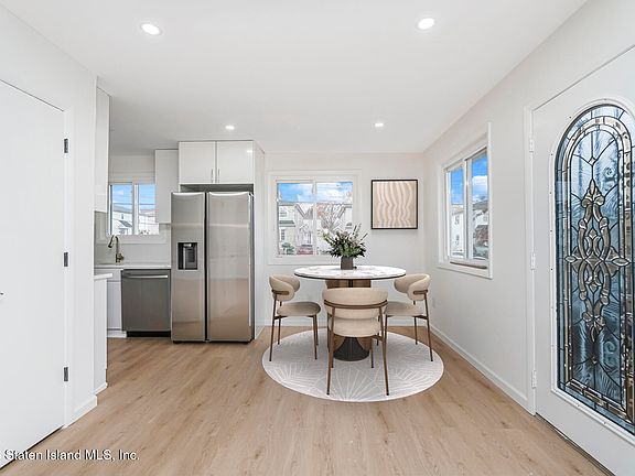 3rd image of 233 Mosel Ave