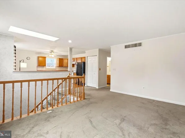 810 205th St, Pasadena, MD 21122