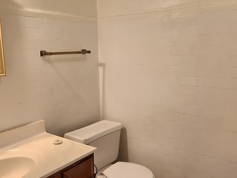 1806 D St #4 — Photo 10