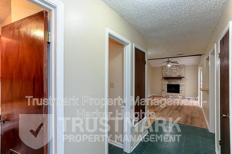 2 bed, 1.5 bath, 1140 sqft, $999 — Photo 3