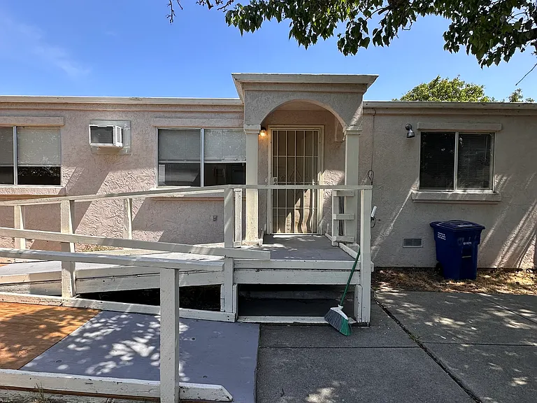 104 Davi Ave — Photo 1