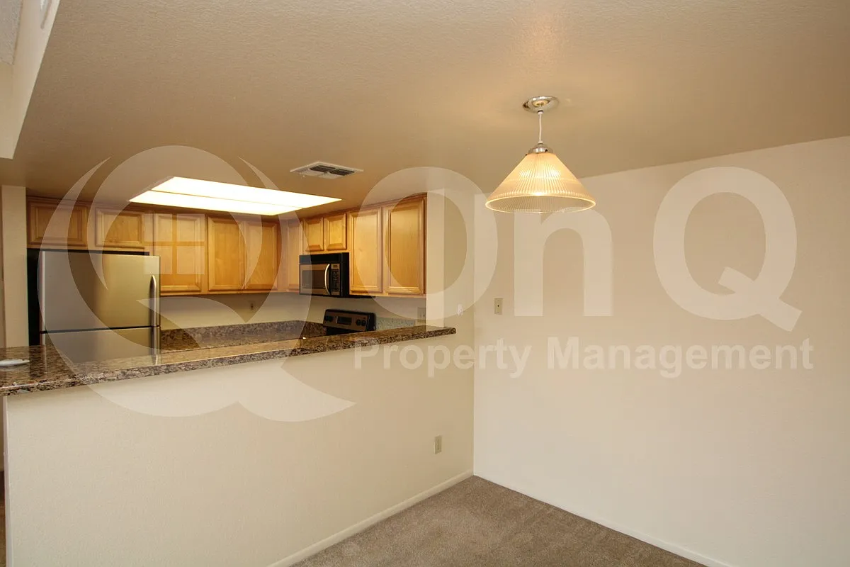 Building Photo - 5757 W Eugie Ave #2043