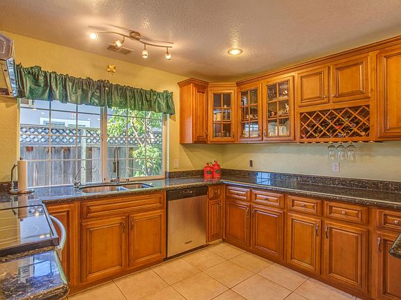 4th image of 1765 Branham Ln