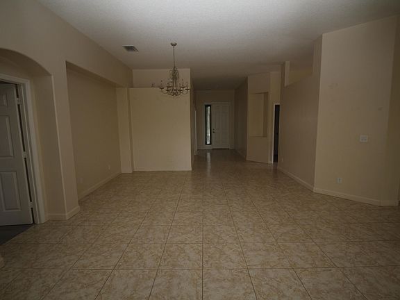 4th image of 523 Gardendale Cir SE