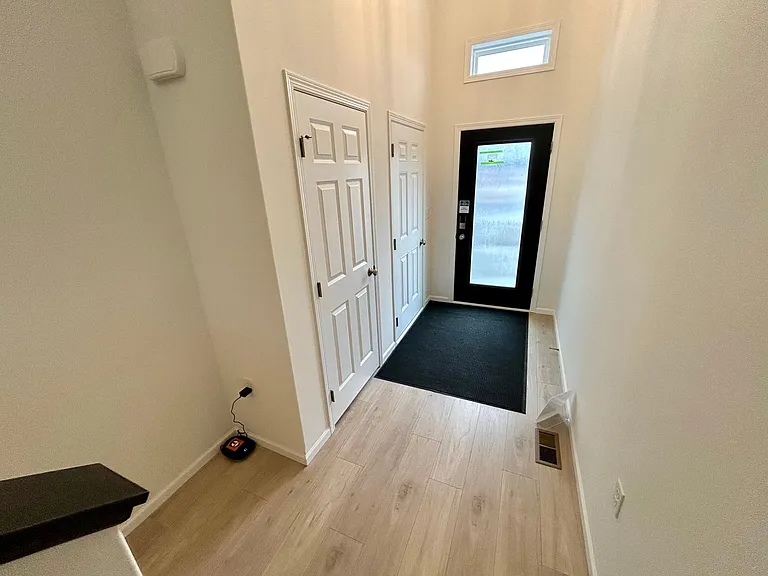 873 2nd Ave — Photo 4