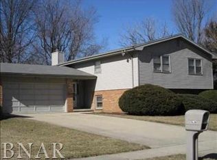 107 S Bayberry Ct, Bloomington, IL 61704