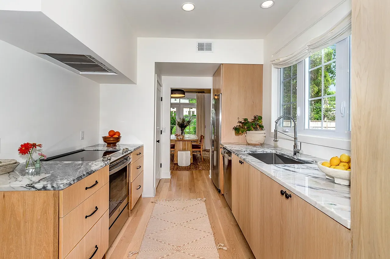 2 bed, 2.5 bath, 1320 sqft, $5,500 — Photo 4