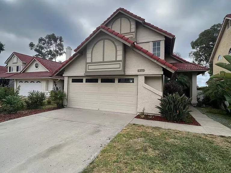 1270 Farmington Pl — Photo 3