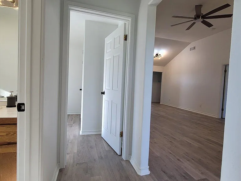 208 Newcastle Dr — Photo 29
