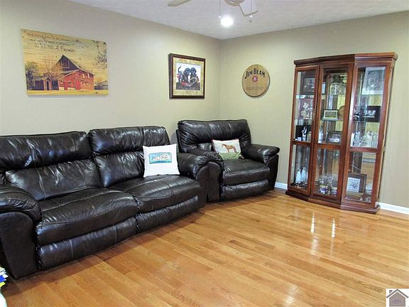 2nd image of 283 Meadowbrook Dr