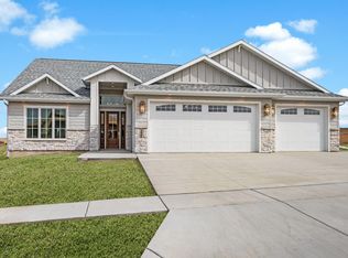 3946 Valley Dr, Bismarck, ND 58503