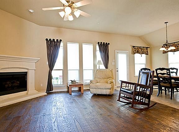 2nd image of 5735 Chateau Dr