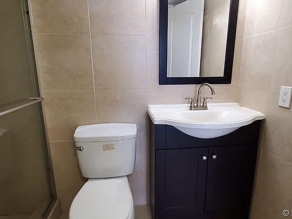5th image of 2025 NE 164th St APT 1002