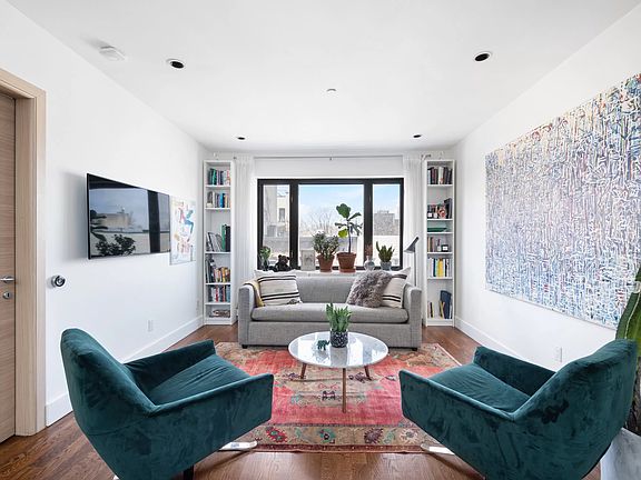 3rd image of 194 Meserole St APT 4A