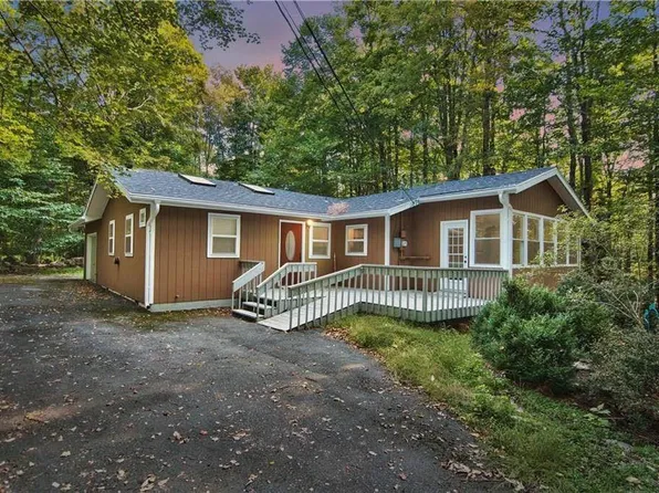 58 Big Bass Dr, Clifton, PA 18424