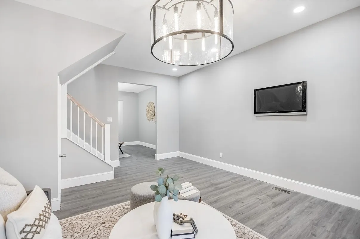 3 bed, 1.5 bath, 1452 sqft, $2,050 — Photo 2