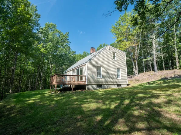 8 West Mill Pond Road, Lee, NH 03861