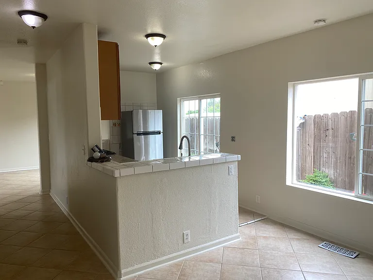 12 Highway Ave — Photo 3