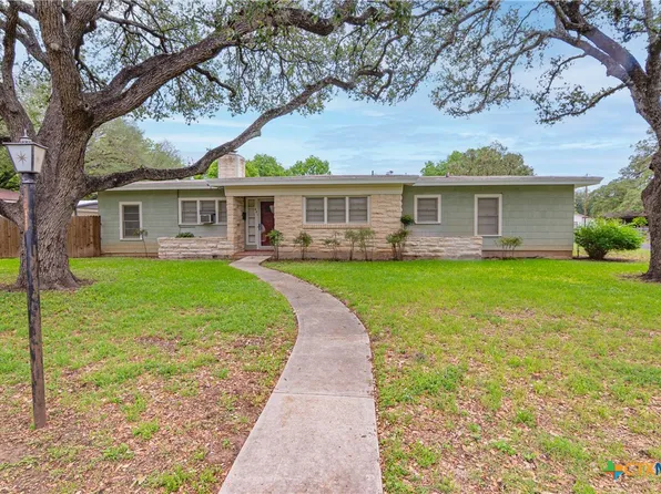 451 Burges St, Seguin, TX 78155