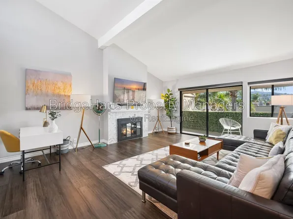 2607 Pirineos Way Unit 302, Carlsbad, CA 92009