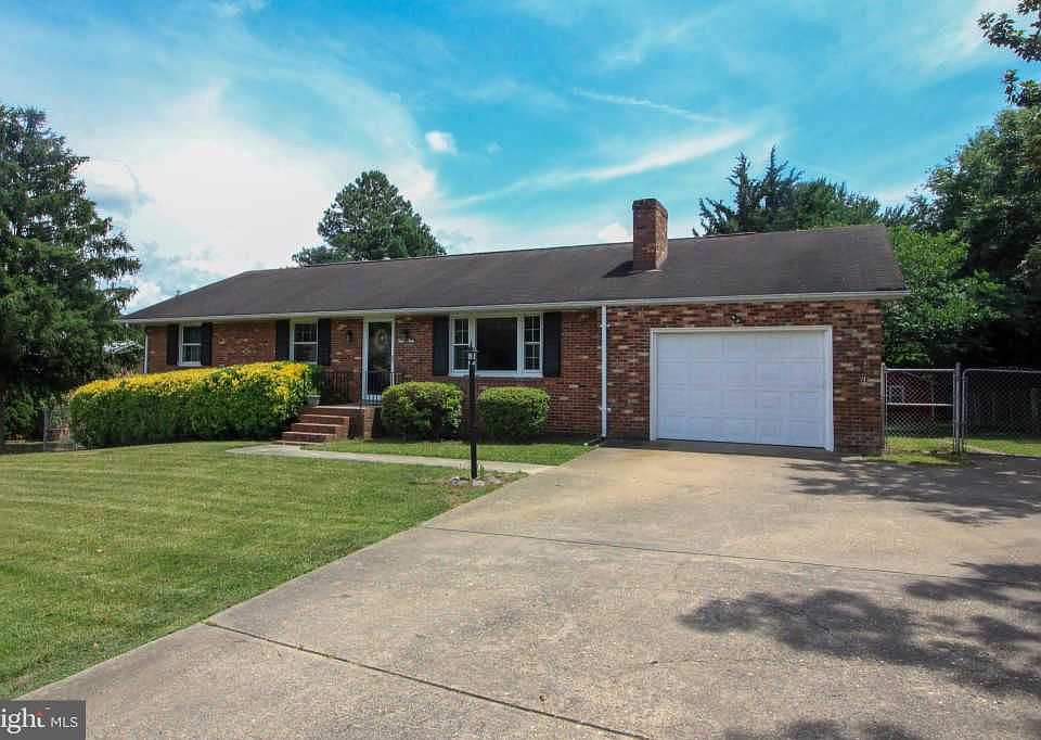 1st image of 5914 Watson Ln