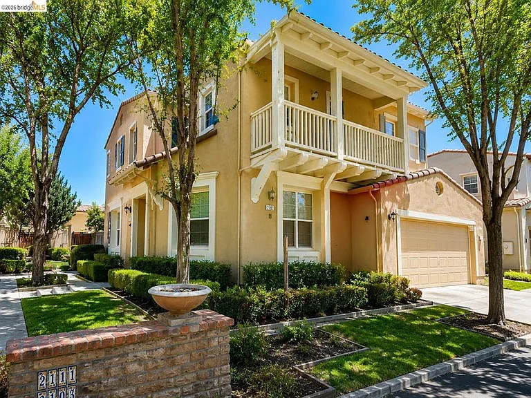 2103 Maidenhair Way — Photo 2