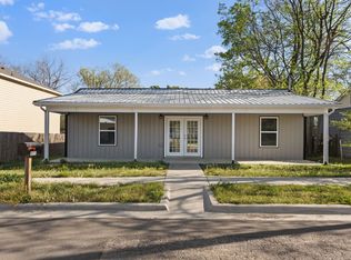 805 S 4th St, Bonham, TX 75418