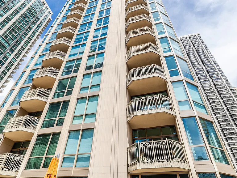 21 E Huron St #1207 — Photo 49