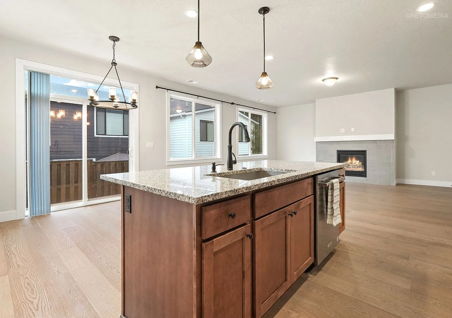 Beautiful 4bdrm/2.5bath Cedar Mill Home with AC, 2-Car Garage & Upgraded Finishes! — Photo 4