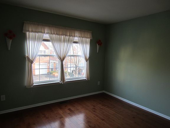 5th image of 406 Spring House Dr