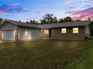7821 E Long Lake Dr, Waterford, WI 53185