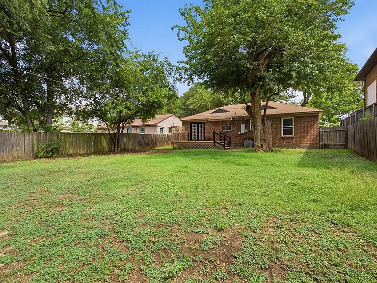 3884 Van Ness Ln — Photo 27