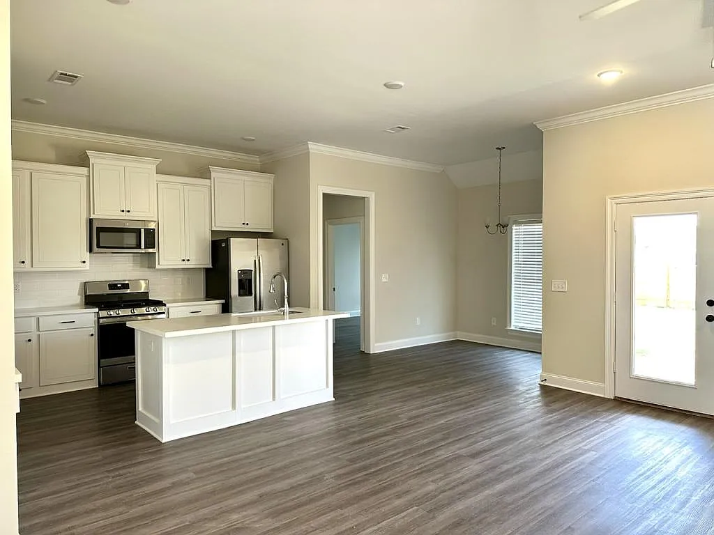 707 Kathleen Drive — Photo 4