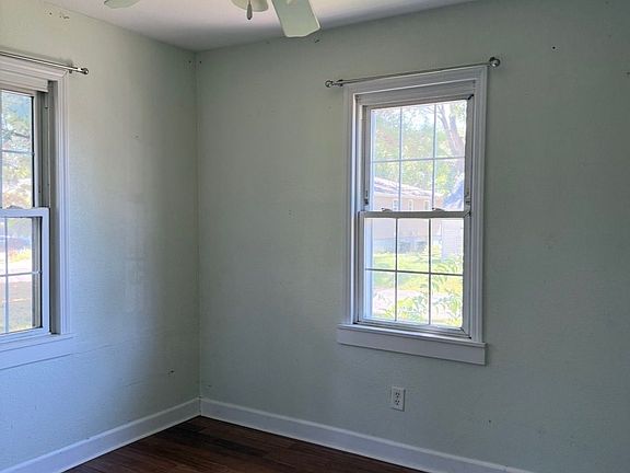 5th image of 213 Tyler St