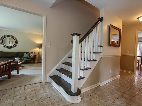 4th image of 25 Park Circle Dr