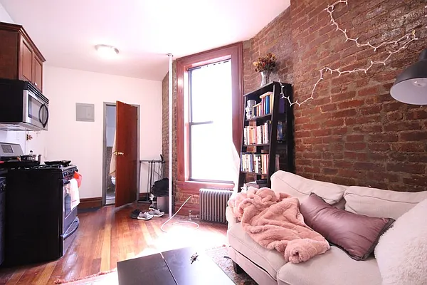 Rented by Dynamik Realty | media 17