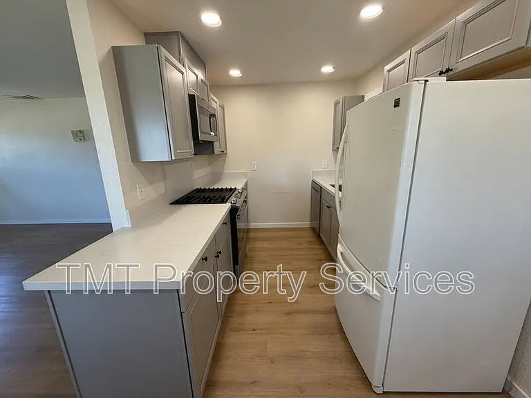6519 Prentiss Dr — Photo 6