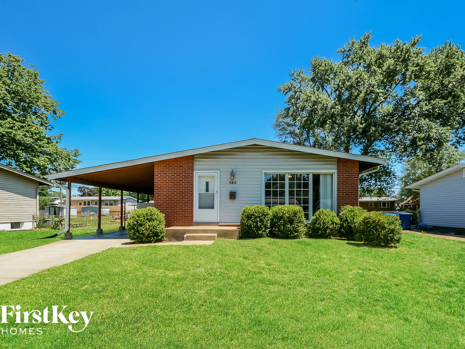 3 bed, 1.5 bath, 1092 sqft, $2,040 — Photo 2
