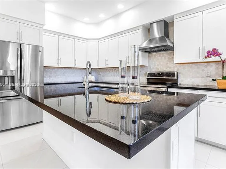 20919 NW 1st Dr #Townhouse 20919 — Photo 11