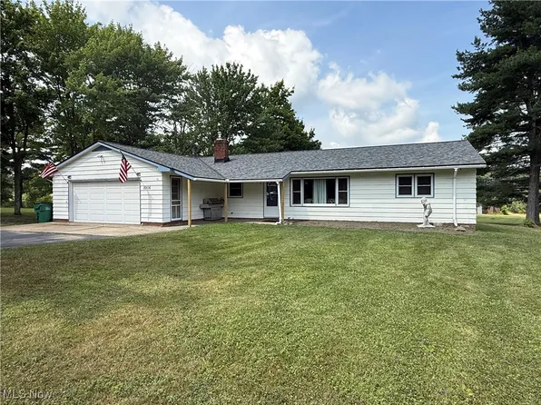 8906 Brakeman Rd, Chardon, OH 44024