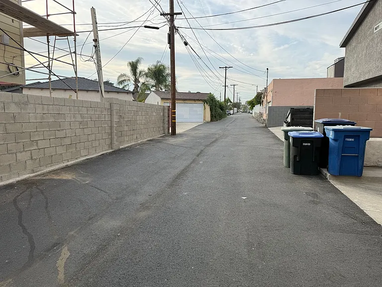 2601 N Glenoaks Blvd — Photo 33