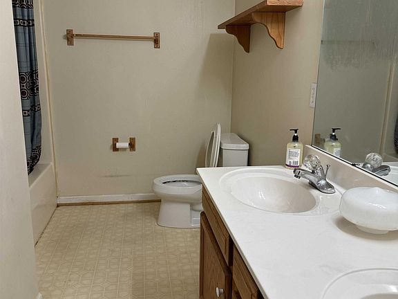 3rd image of 2 Bridlewood Dr